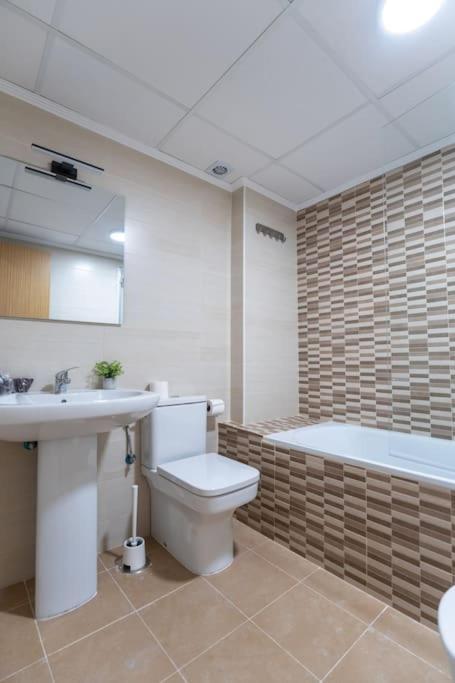 Amplio Apartamento 2 Dormitorios Cerca De La Playa 阿利坎特 外观 照片