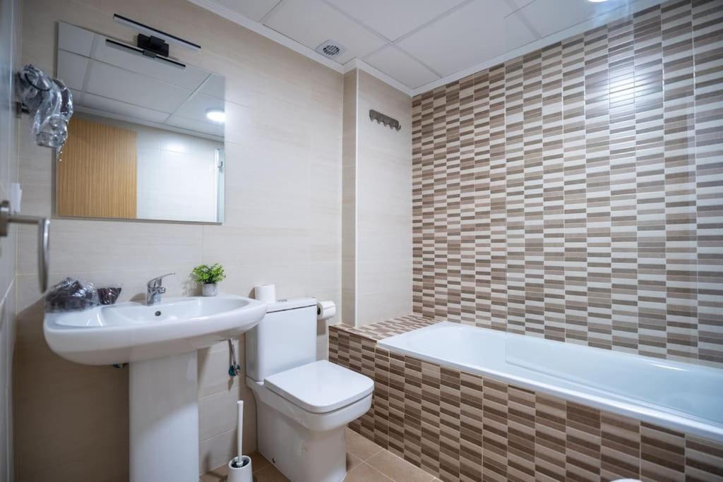 Amplio Apartamento 2 Dormitorios Cerca De La Playa 阿利坎特 外观 照片